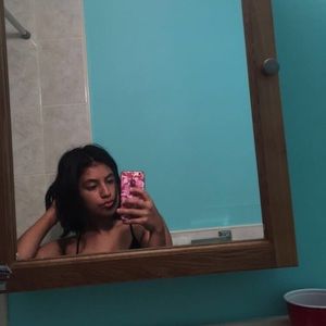 Meet your Posher, Cesia